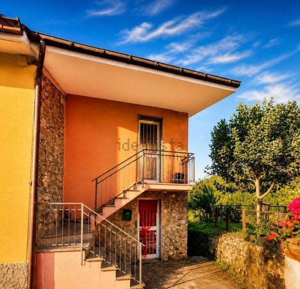 casa indipendente in vendita a Beverino