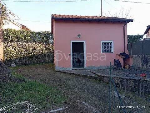 casa indipendente in vendita a Beverino