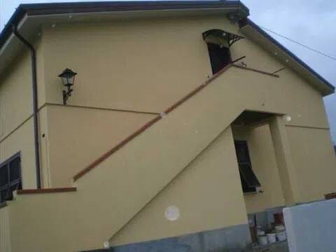 casa indipendente in vendita a Beverino