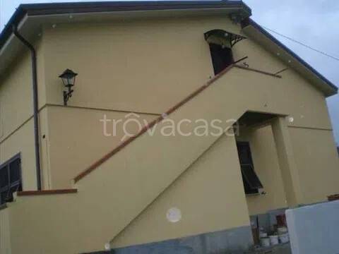 casa indipendente in vendita a Beverino