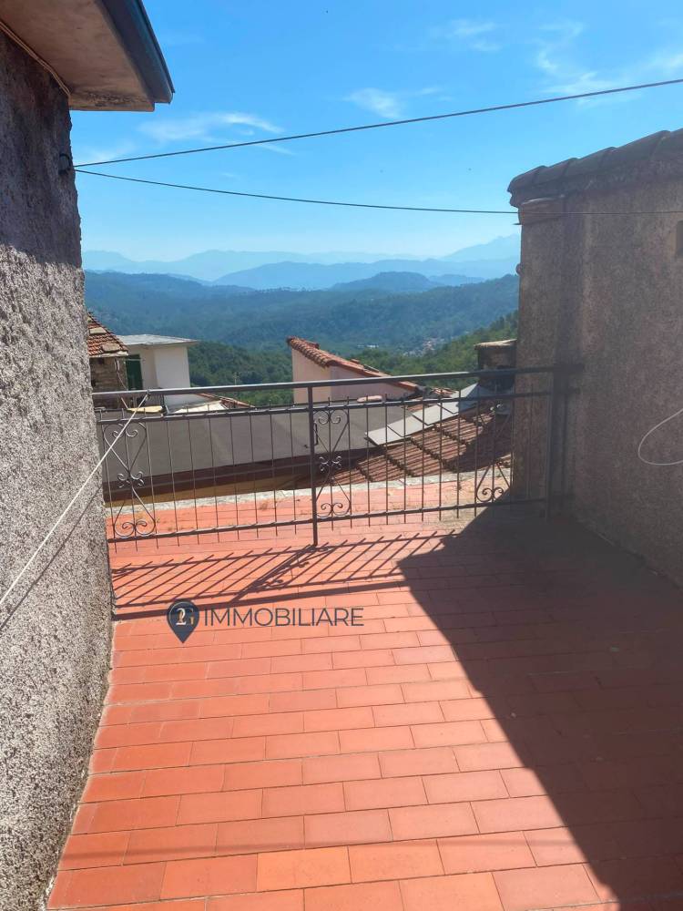 casa indipendente in vendita a Beverino