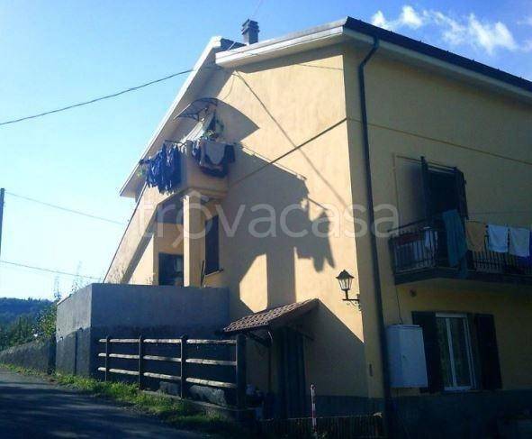 casa indipendente in vendita a Beverino