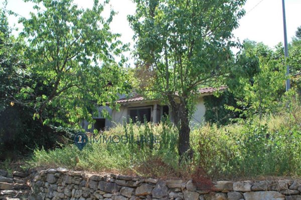 casa indipendente in vendita a Beverino