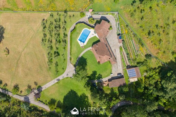 casa indipendente in vendita a Beverino