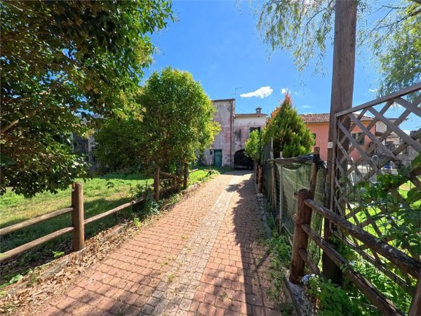 casa indipendente in vendita a Beverino