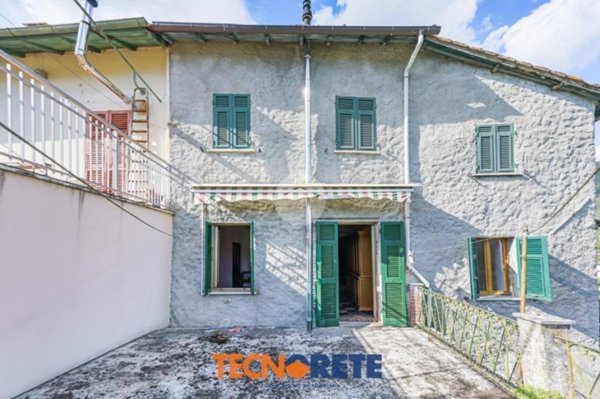 casa indipendente in vendita a Beverino