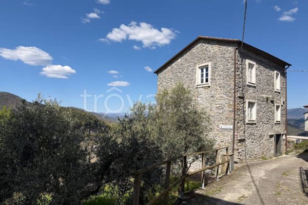 casa indipendente in vendita a Beverino