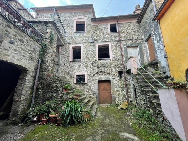 appartamento in vendita a Bolano in zona Montebello