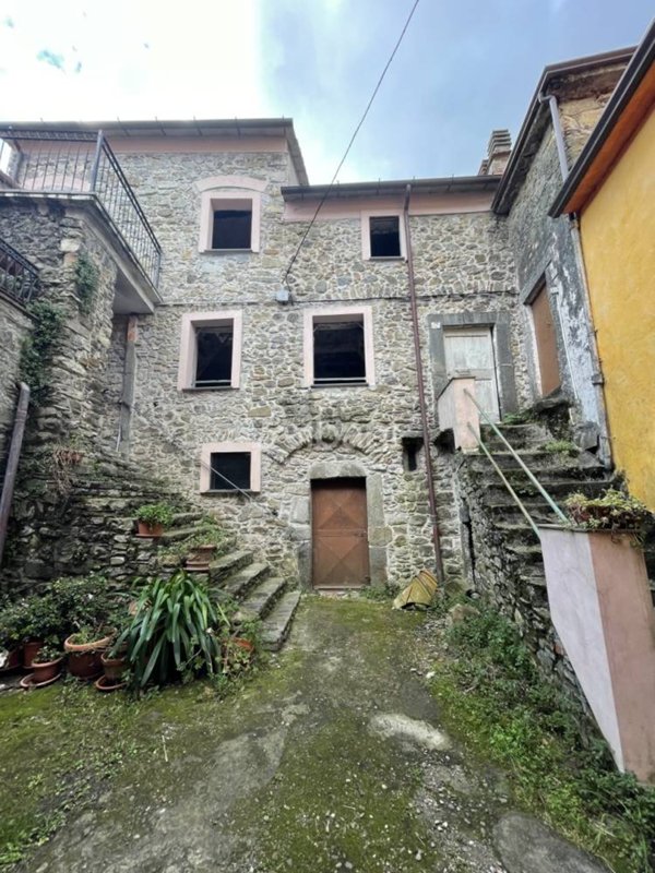casa indipendente in vendita a Bolano in zona Montebello
