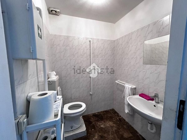 locale commerciale in vendita a Bolano