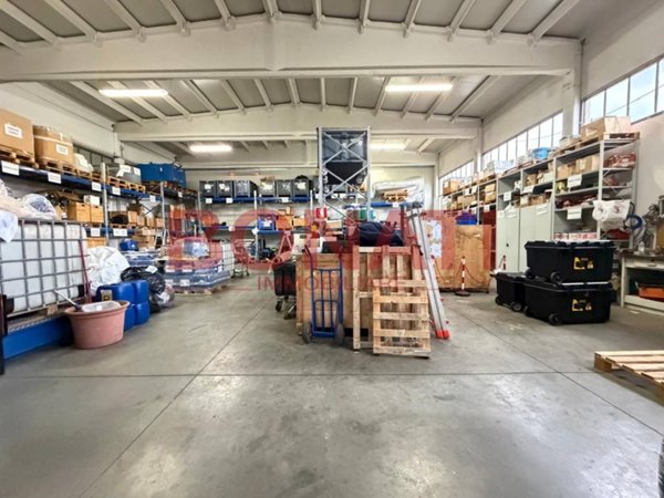 locale commerciale in vendita a Bolano