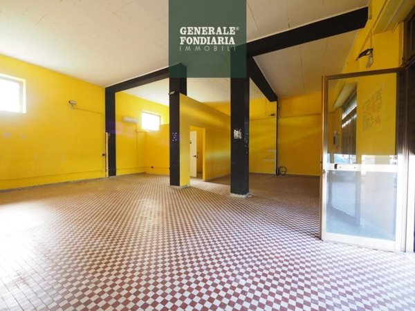 locale commerciale in vendita a Bolano
