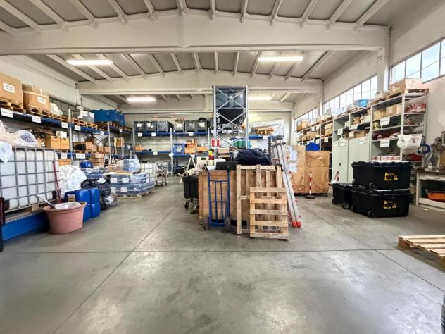 locale commerciale in vendita a Bolano