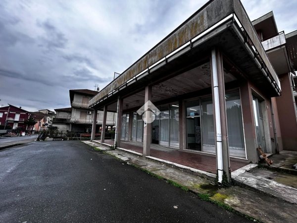 locale commerciale in vendita a Bolano