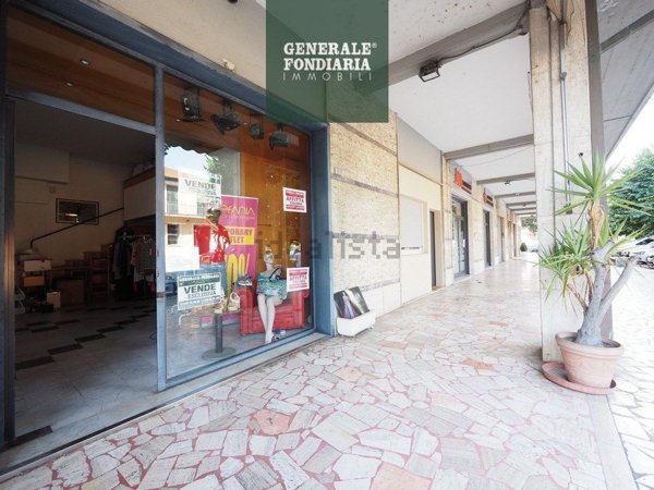 locale commerciale in vendita a Bolano