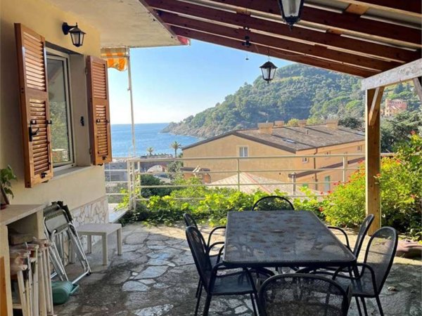 appartamento in vendita a Bonassola in zona Scernio