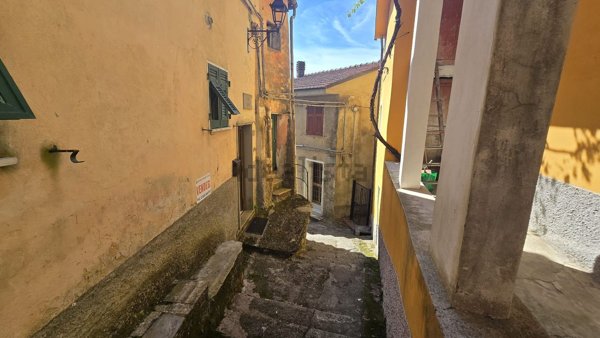 appartamento in vendita a Borghetto di Vara in zona L'Ago