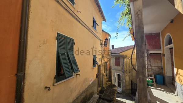 appartamento in vendita a Borghetto di Vara in zona L'Ago