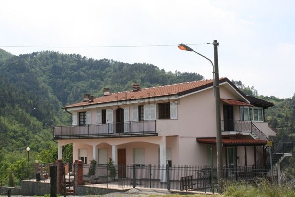 casa indipendente in vendita a Borghetto di Vara