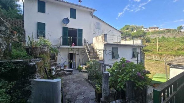 casa indipendente in vendita a Borghetto di Vara in zona Cassana