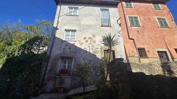 casa semindipendente in vendita a Borghetto di Vara