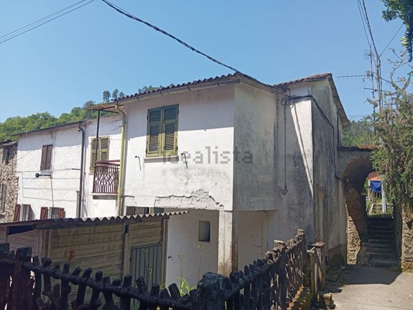 casa indipendente in vendita a Borghetto di Vara in zona Pogliasca