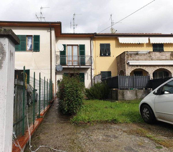 casa indipendente in vendita a Brugnato