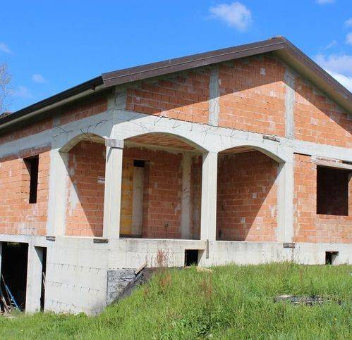 casa indipendente in vendita a Brugnato