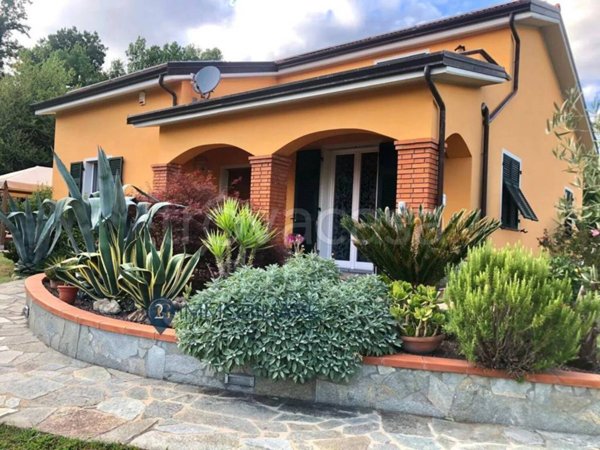 casa indipendente in vendita a Brugnato