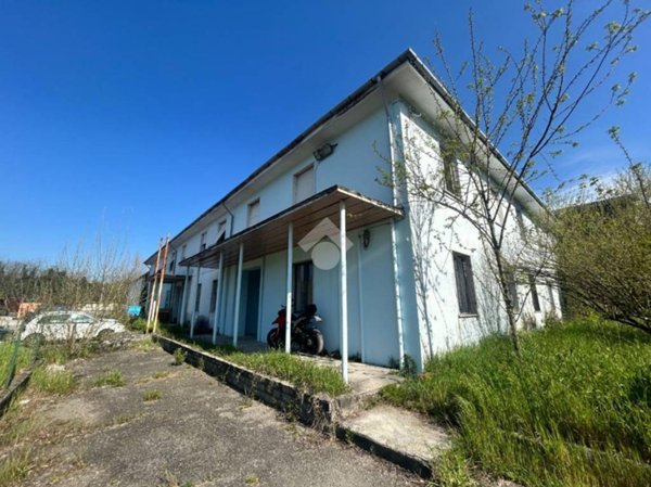 locale di sgombero in vendita a Brugnato