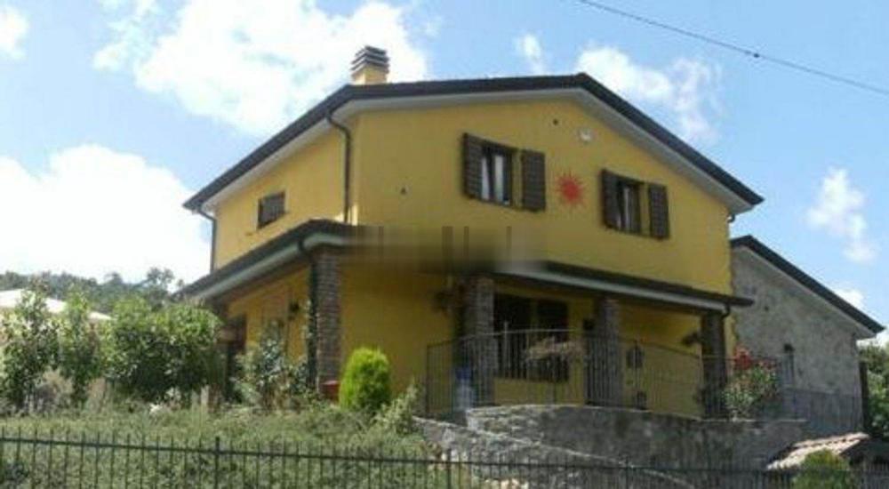 casa indipendente in vendita a Brugnato