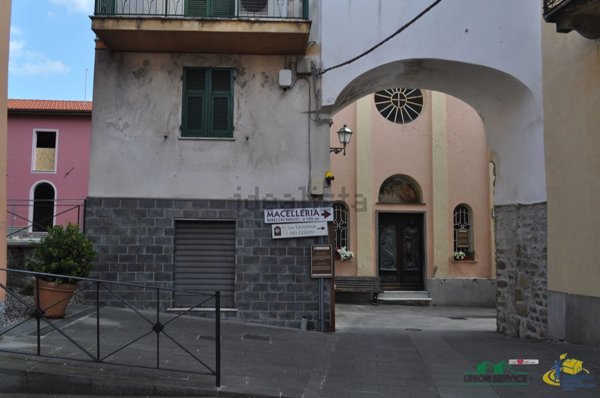 locale commerciale in vendita a Brugnato