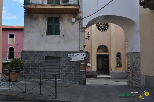 locale commerciale in vendita a Brugnato