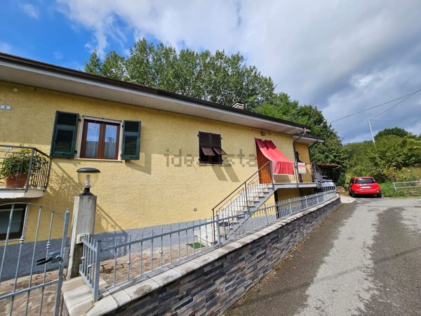 casa indipendente in vendita a Brugnato