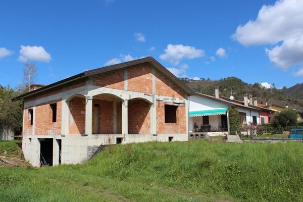 casa indipendente in vendita a Brugnato