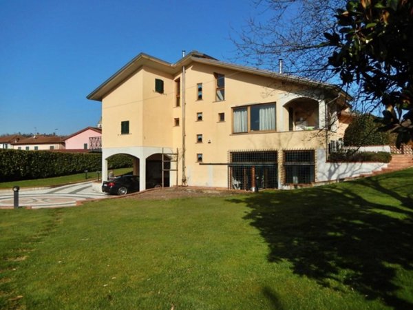 casa indipendente in vendita a Brugnato