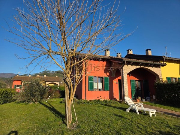 casa indipendente in vendita a Brugnato