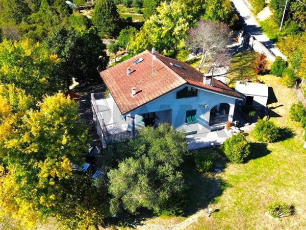 casa indipendente in vendita a Brugnato