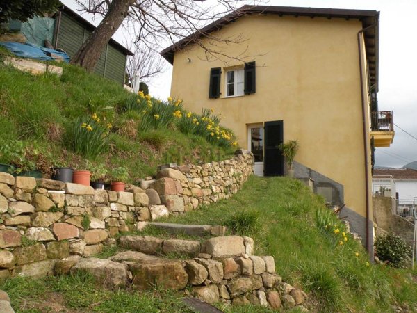 casa indipendente in vendita a Brugnato