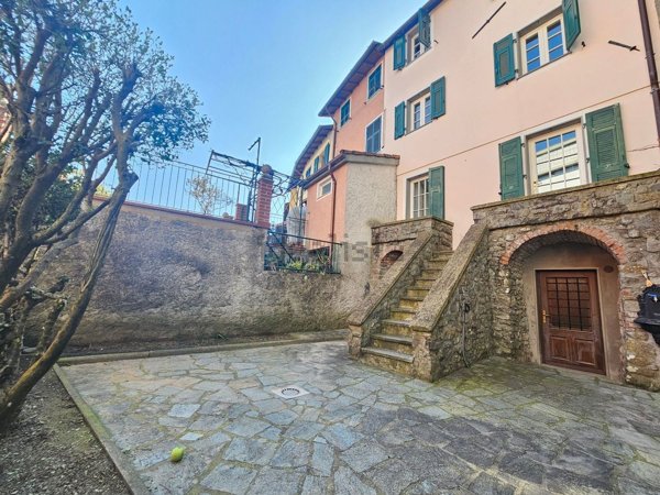 casa indipendente in vendita a Brugnato