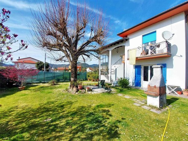 casa indipendente in vendita a Brugnato