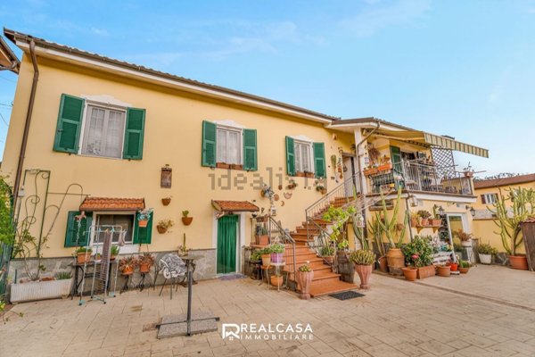 casa indipendente in vendita a Brugnato