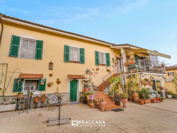 casa indipendente in vendita a Brugnato