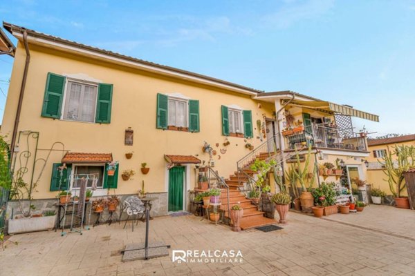 casa indipendente in vendita a Brugnato