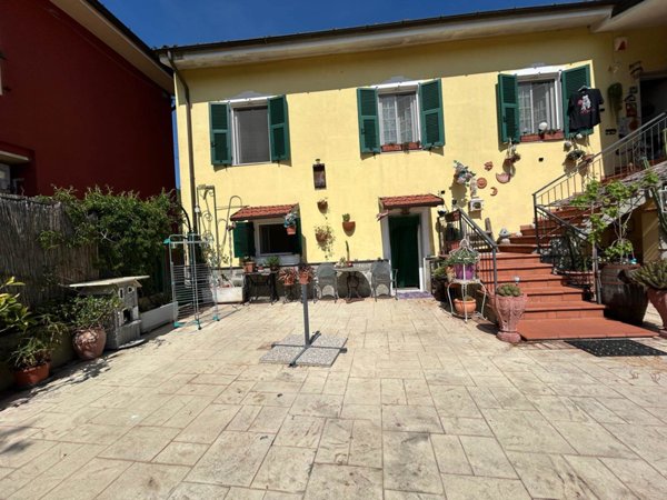 casa indipendente in vendita a Brugnato