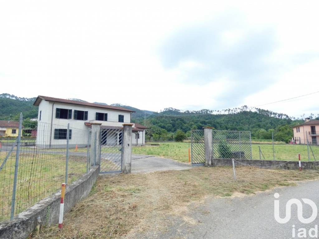 casa indipendente in vendita a Brugnato
