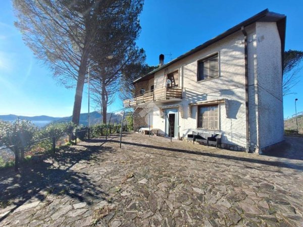 casa indipendente in vendita a Calice al Cornoviglio in zona Madrignano