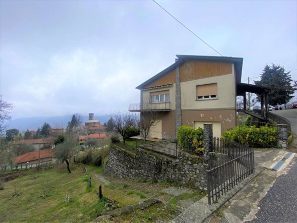 casa indipendente in vendita a Calice al Cornoviglio in zona Santa Maria