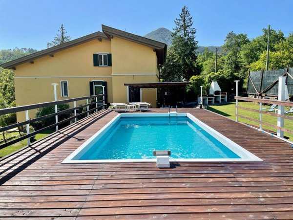 casa indipendente in vendita a Calice al Cornoviglio
