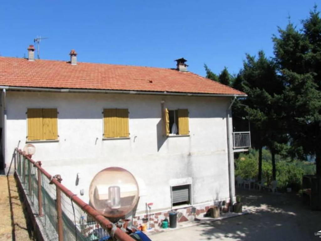 casa indipendente in vendita a Calice al Cornoviglio